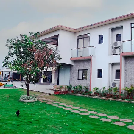 Royal Retreat Lonavla - 7Bhk Luxury Villa With Turf Exterior photo
