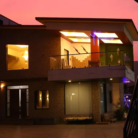 Royal Retreat Lonavla - 7Bhk Luxury Villa With Turf Exterior photo
