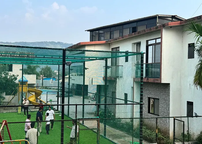 Royal Retreat Lonavla - 7Bhk Luxury Villa With Turf
