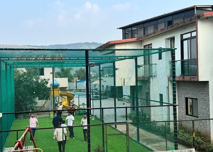 Royal Retreat Lonavla - 7Bhk Luxury Villa With Turf