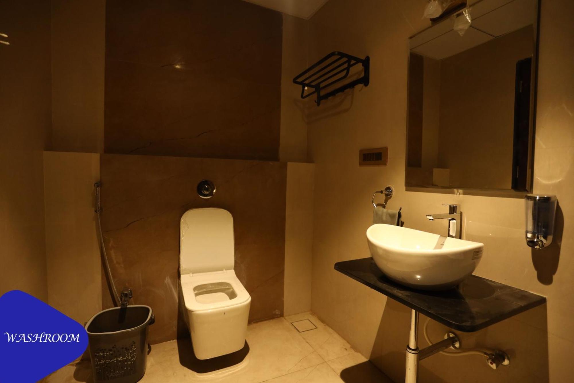 Royal Retreat - 7bhk Luxury With Turf * Lonavala